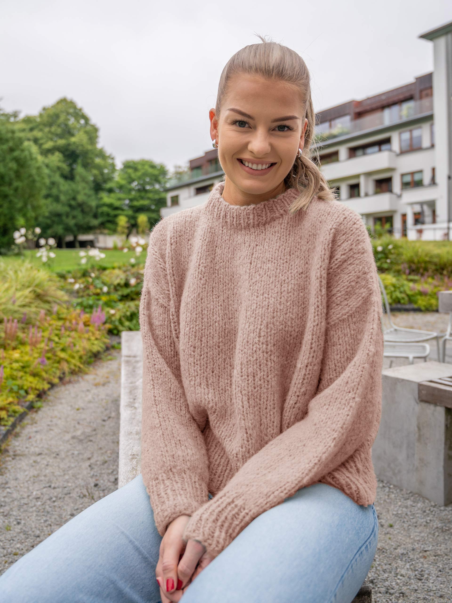 114-02A Åsta genser fersken