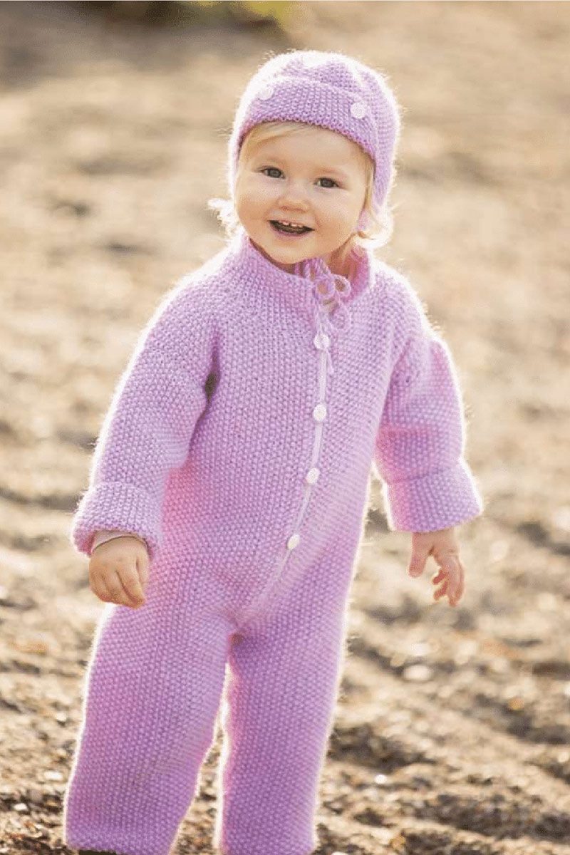 1617-04 Toya Dress og hue i perlestrik