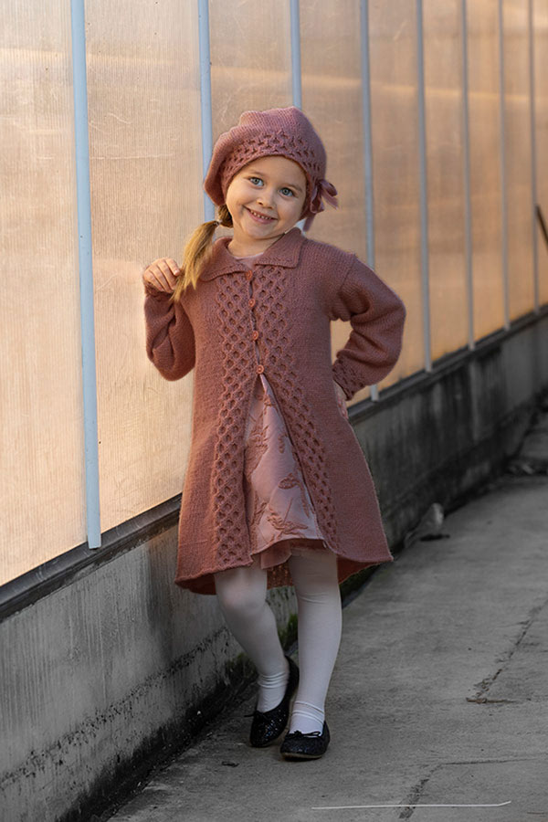 1825-1 Fia kåbe og hue