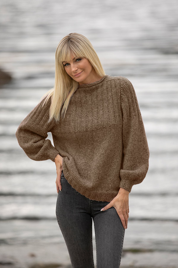 2022-2 Behag tröja ljusbrun