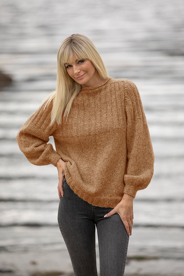 2022-2 Behag tröja camel