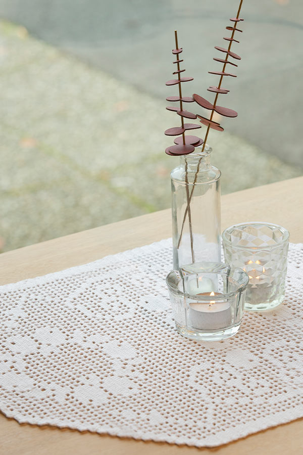 2030-5a Heklet brikke hvit