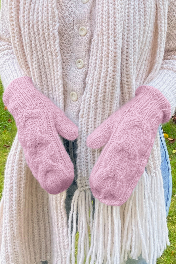 22-156E Patrice votter isrosa (UTGÅTT GARN) 