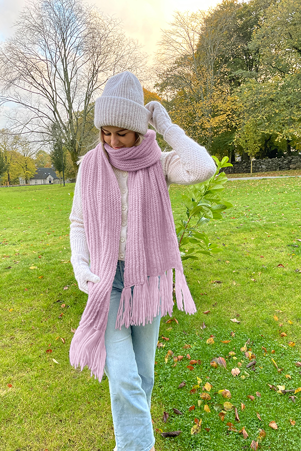 22-157E Emmy skjerf (UTGÅTT GARN) 