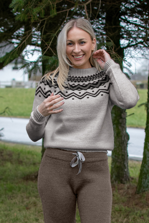 Ivalo tröja ljus grå