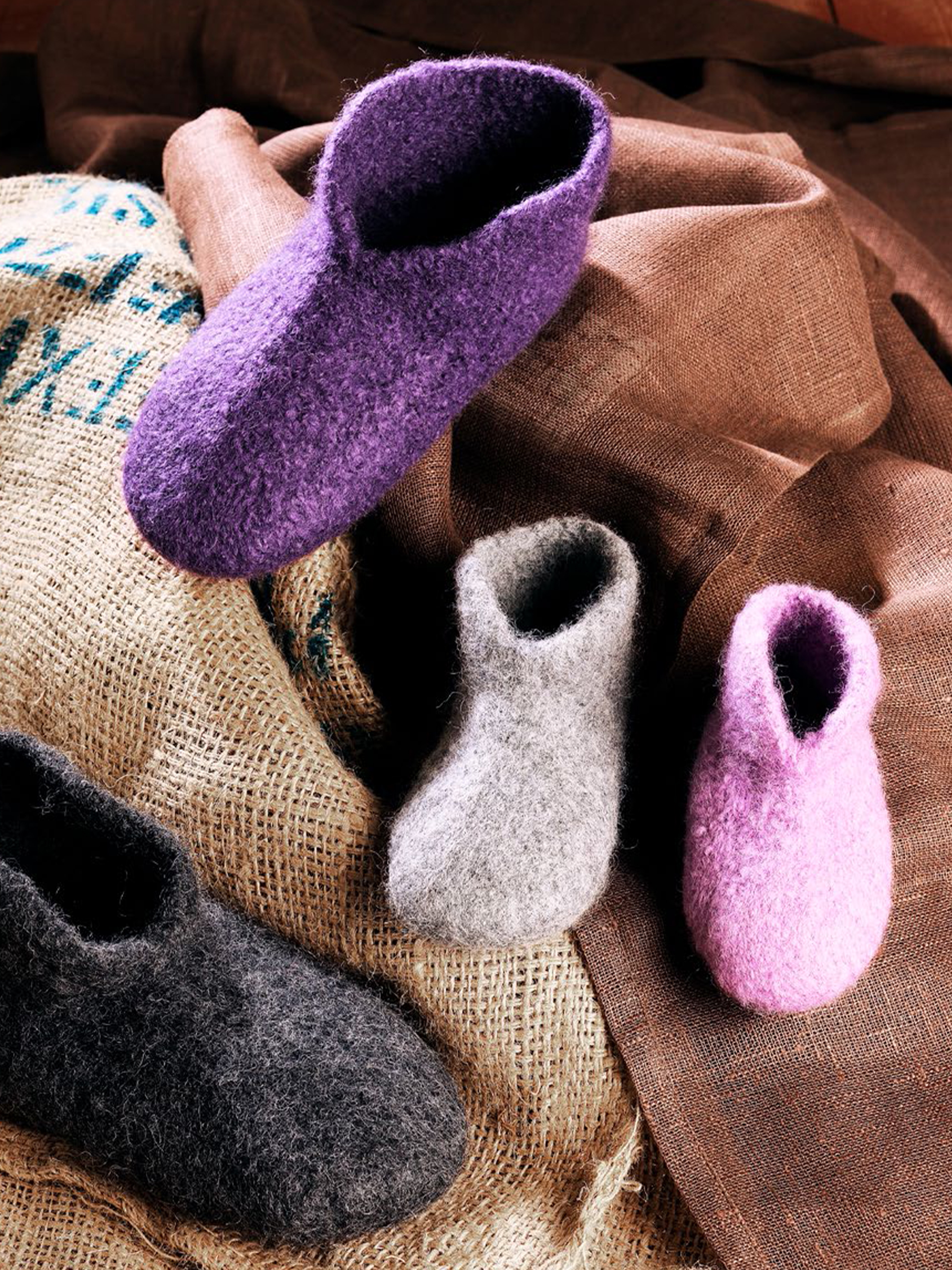 239-04 Tove töfler ljus grå melerad