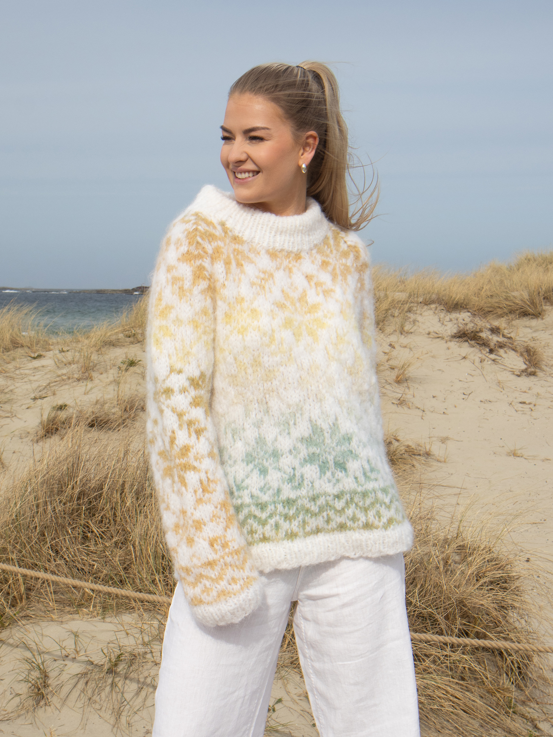 24-31 Carly sweater Caribbean Kiwi (Mohair + Caness) M/ läderlapp