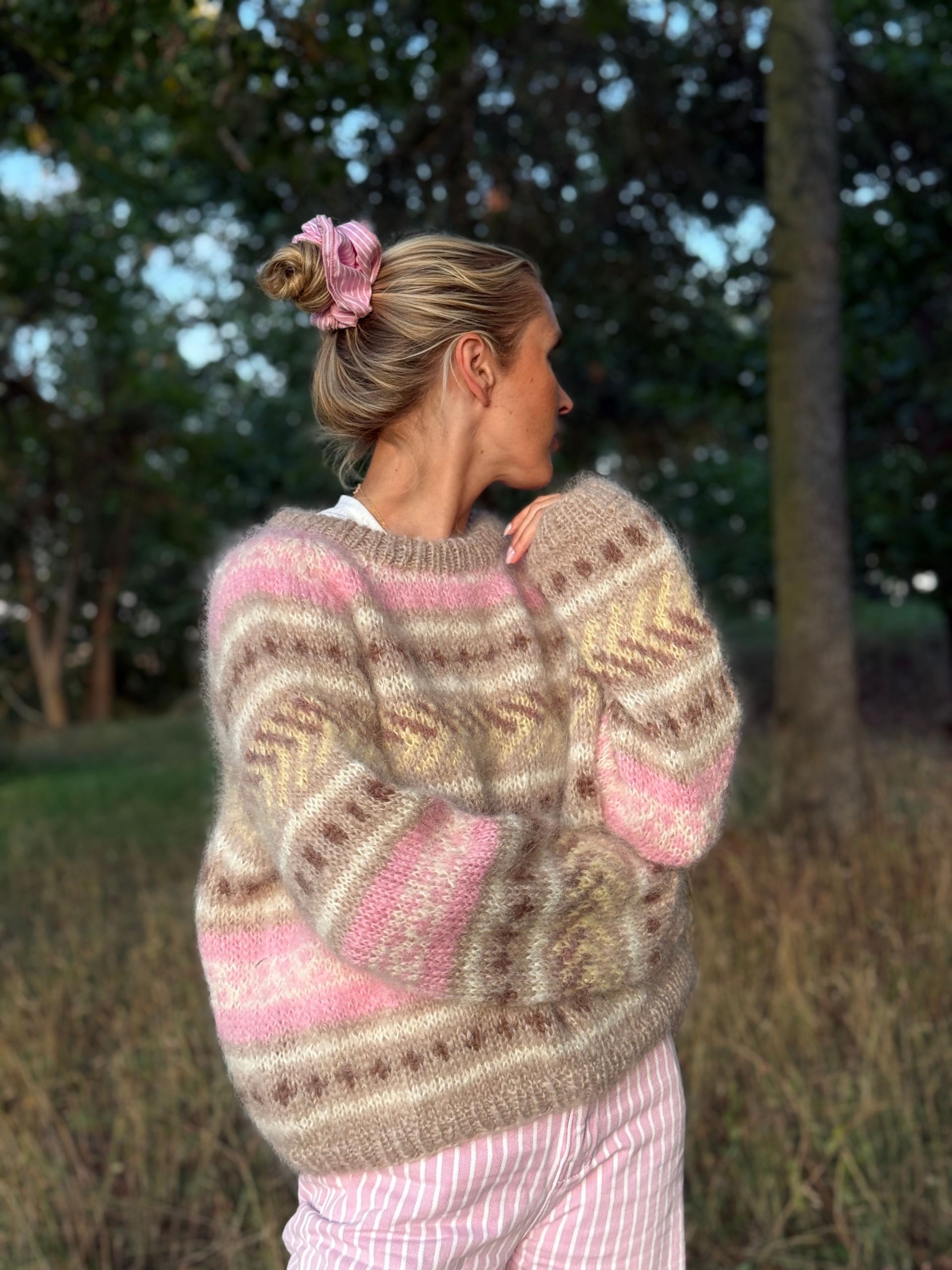 IR 02-05f Hanami raglantröja (Påfugl in Paris)