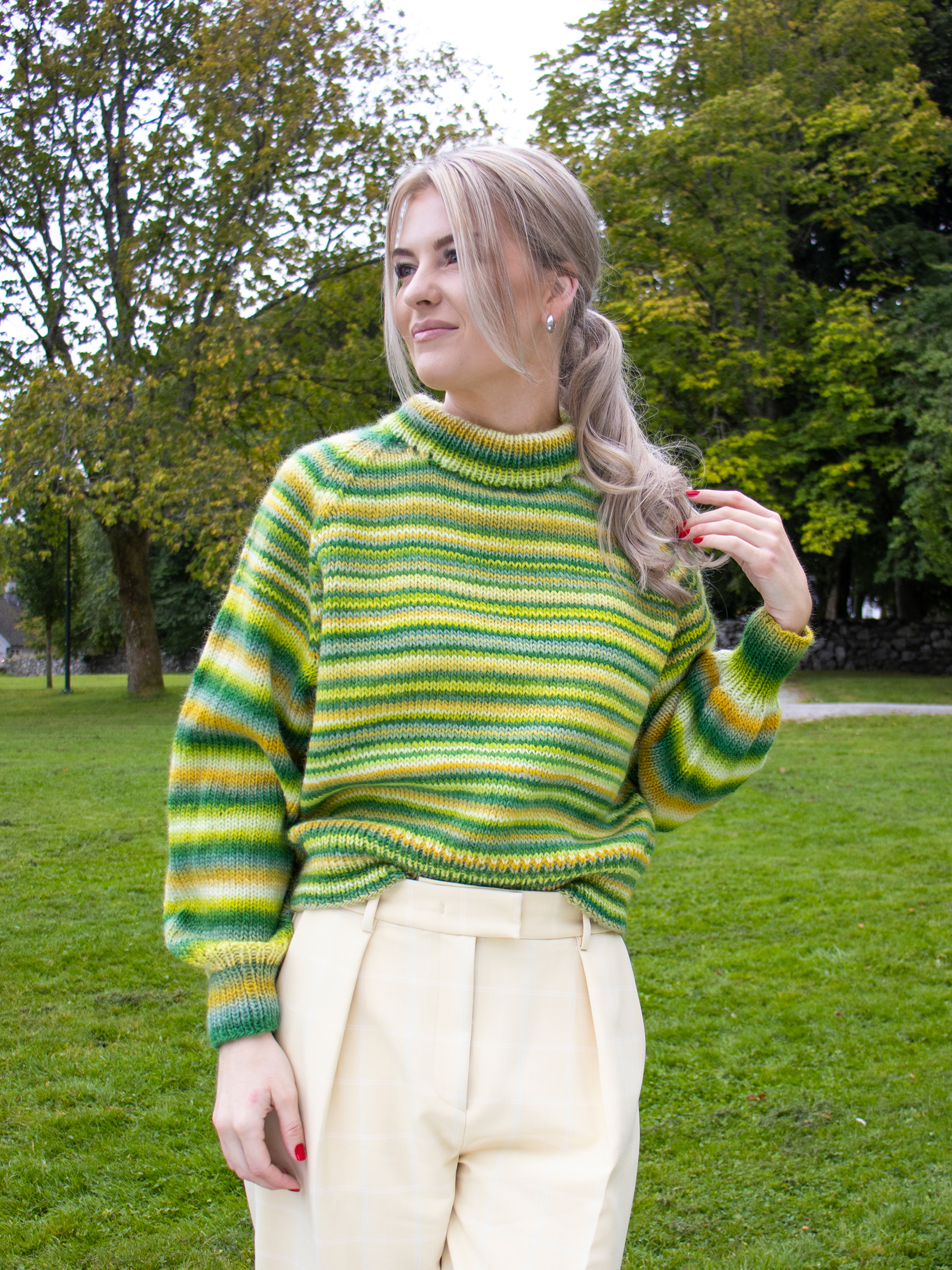 301-01 Verena tröja (Pretty Print Ullgarn)