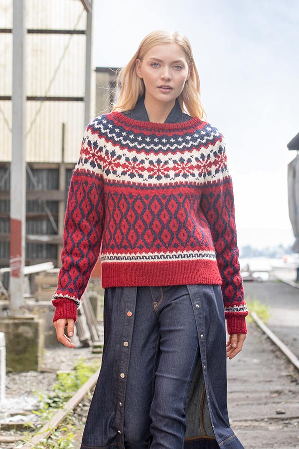 394-13 Anitra kort tröja rubinröd