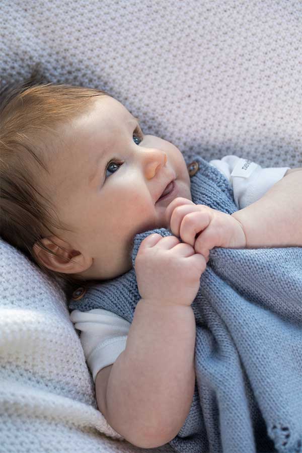 411-02 Engblomst kjole & tilbehør blå