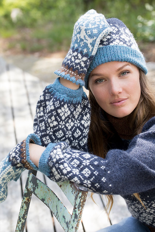 418-03 Svalbard mössa och vantar indigo