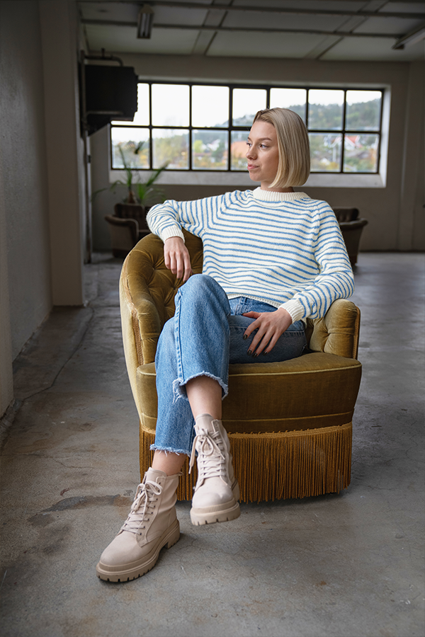 435-25a Noori tröja isblå