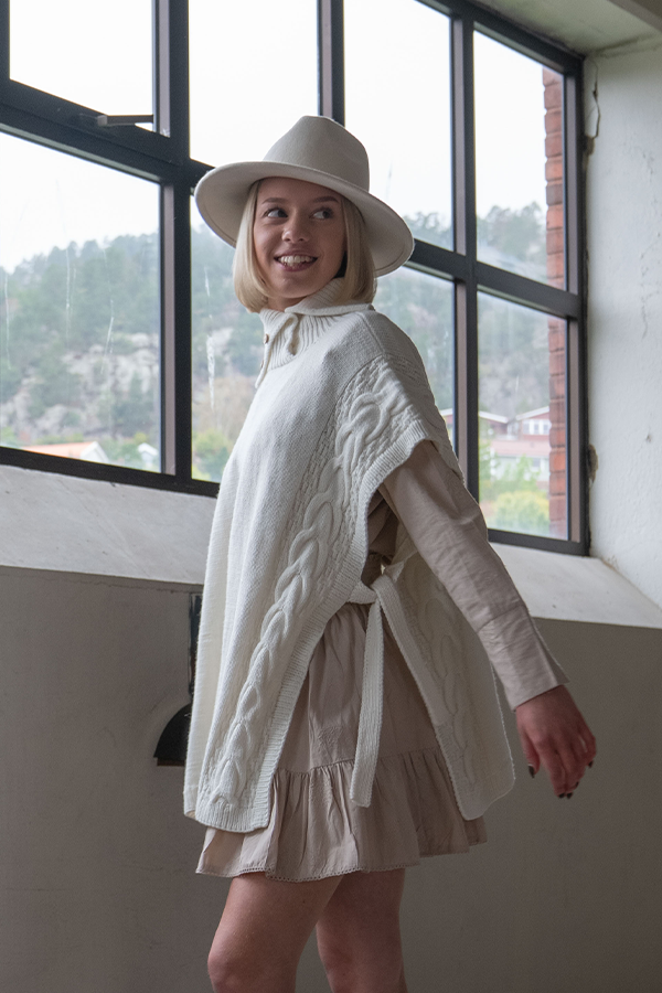 443-04 Lilou ponchoväst