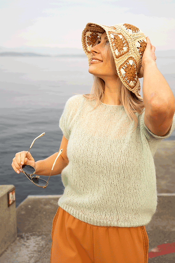 451-10 Fluffy tshirt