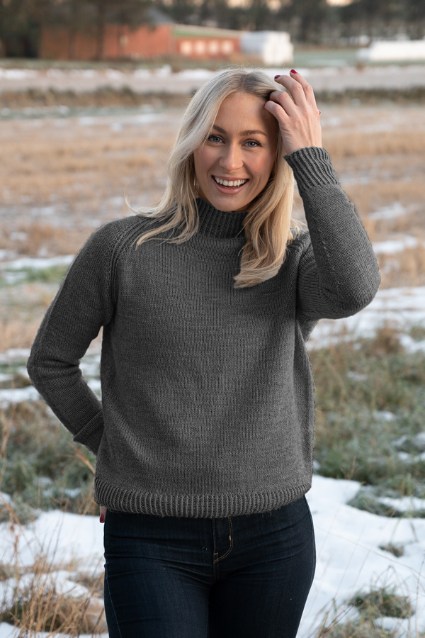 Lara tröja mörk gråmelerad