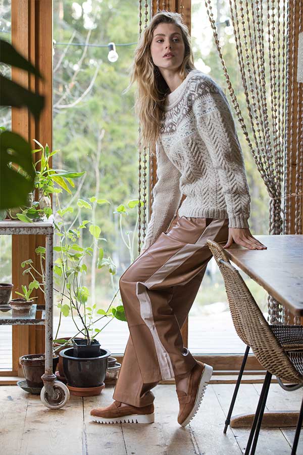 77-01 Ulrikke tröja beige