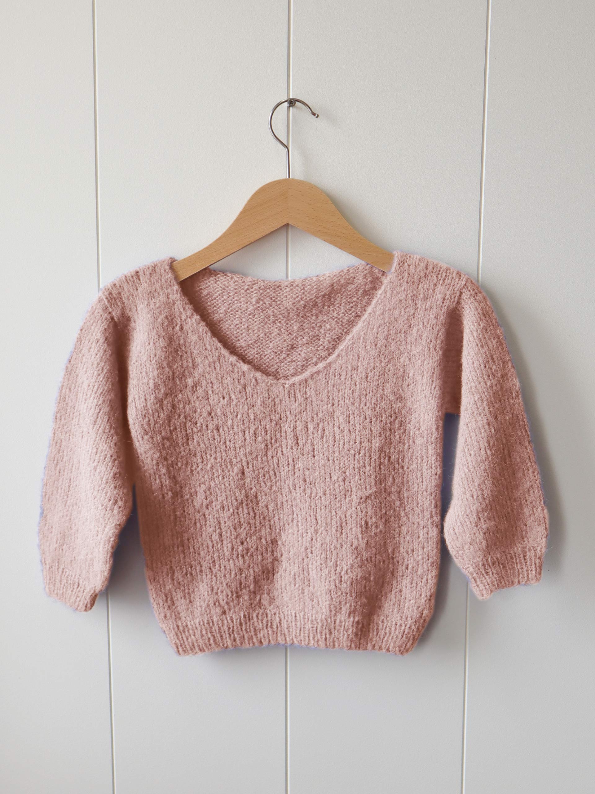 99-23 Amanda genser barn fersken