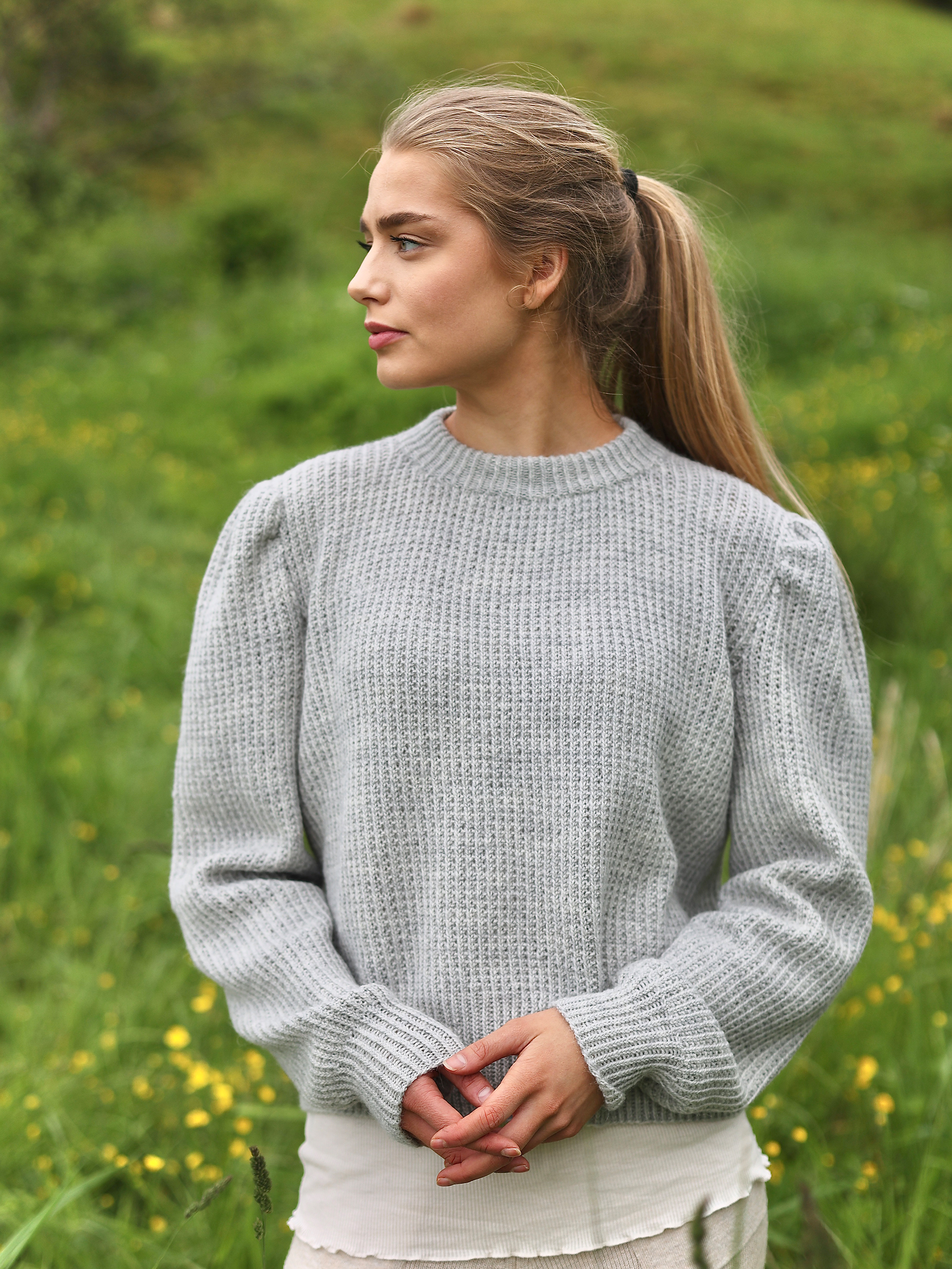 BETH tröja ljus gråmelerad