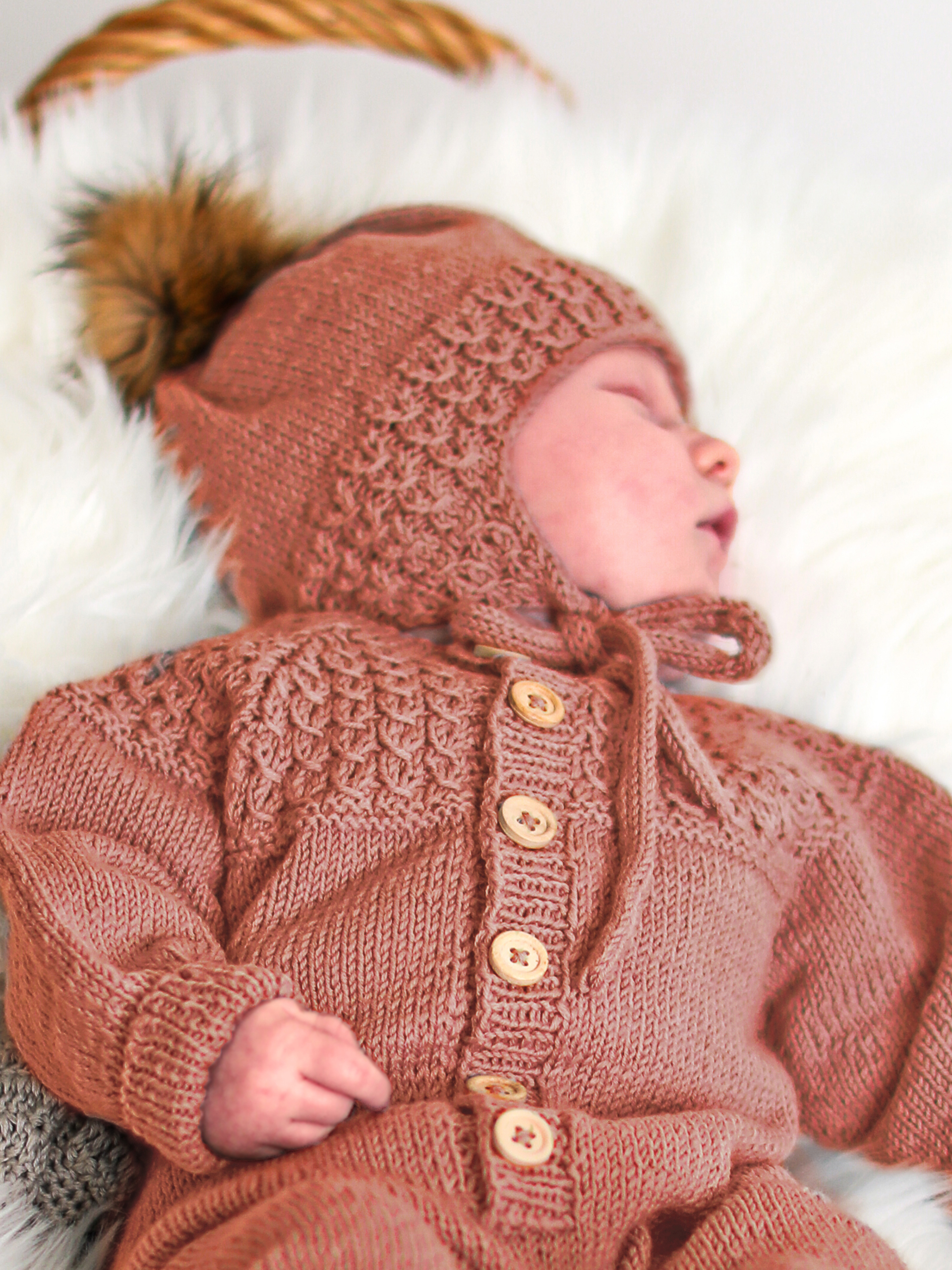 Bysse tofsmössa och sockor laxrosa