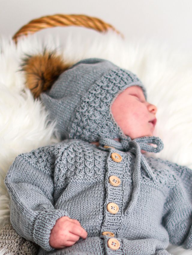 Bysse Tofsmössa och Sockor ljus blågrå