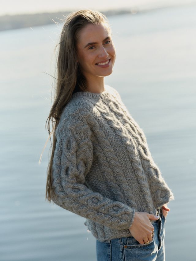 521EI-02b Ella Crewneck