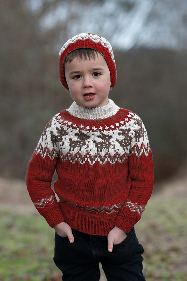 Fauna tröja och mössa djup röd