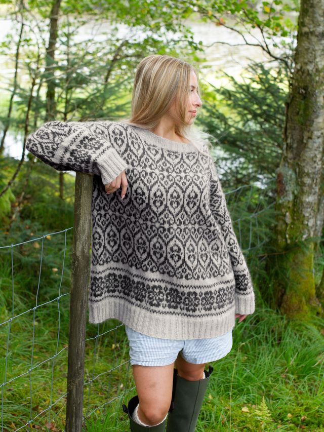 425K-02 FLID tröja vol.1 sand svart