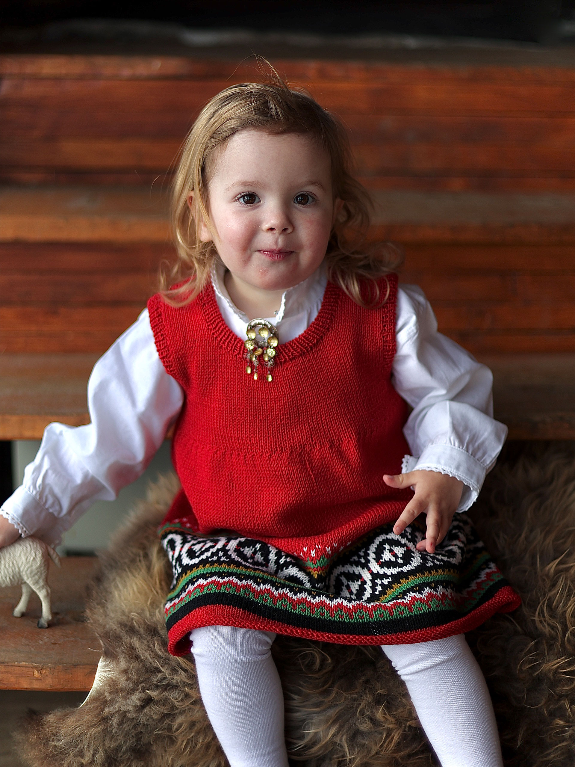 321S-02b GAARD ärmlös festdräkt