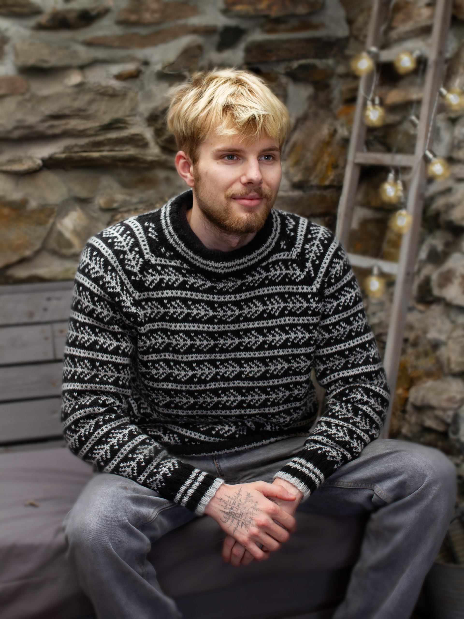 GRANSKOTT tröja svart