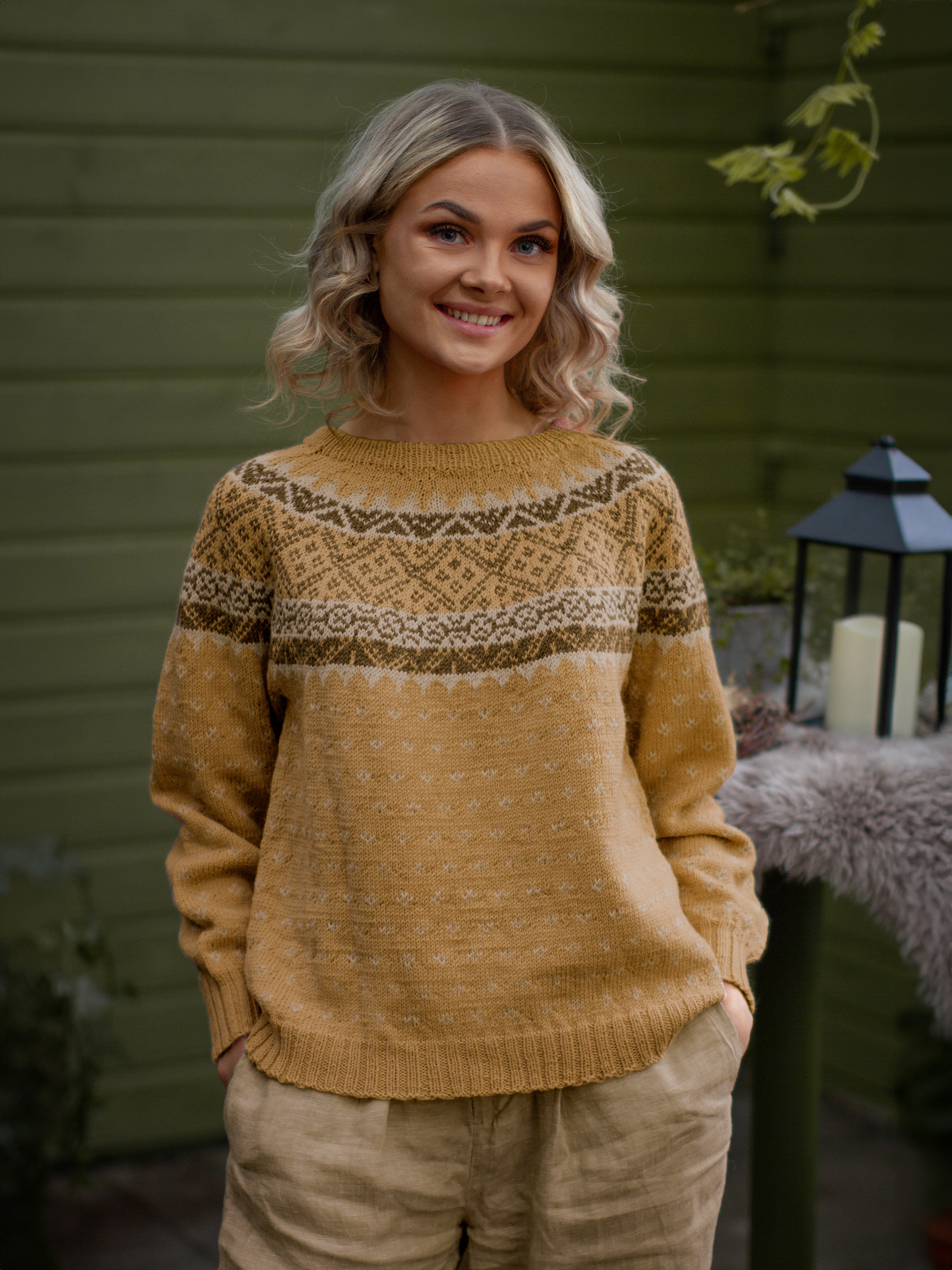 421K-04 HALLERAKER genser honning (Woolevo)