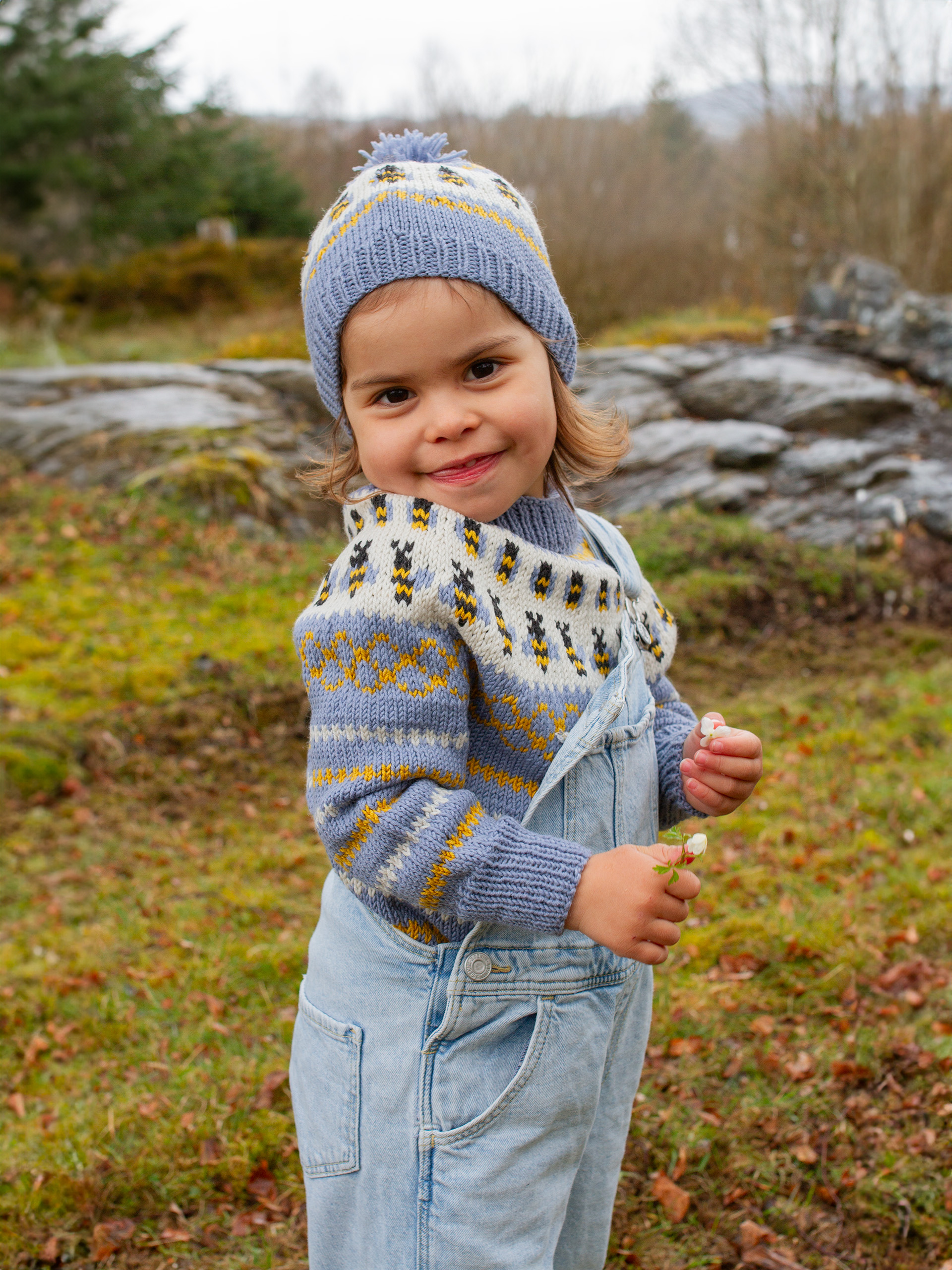 423K-01a HUMLESUS tröja och mössa