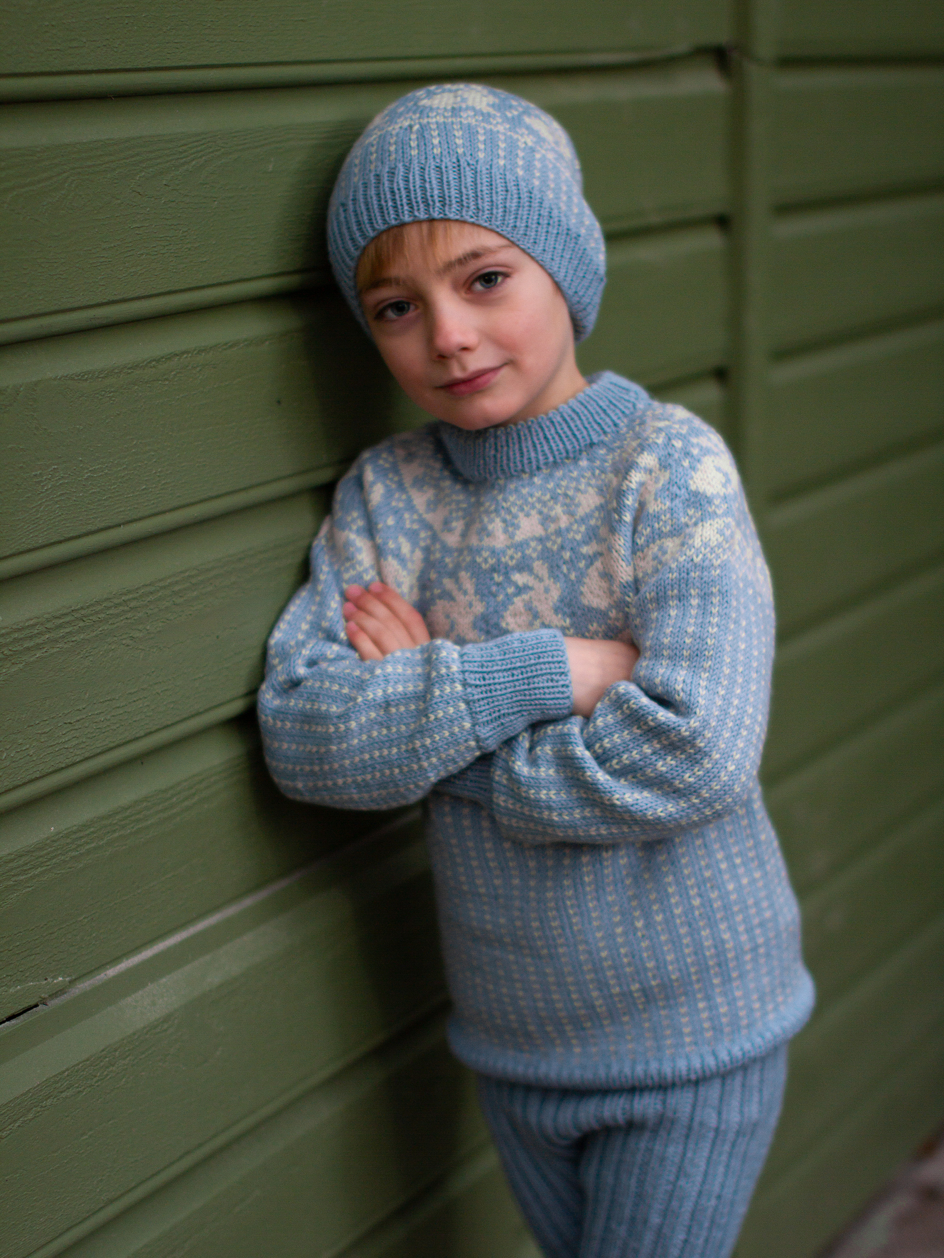 421K-08b LILLEHOPP tröja & mössa