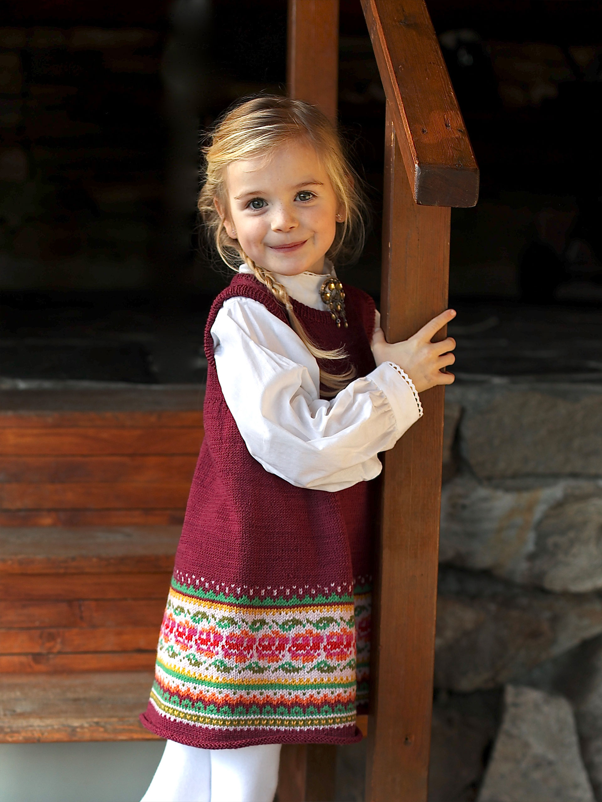 321S-07a PIEROSA ärmlös festdräkt