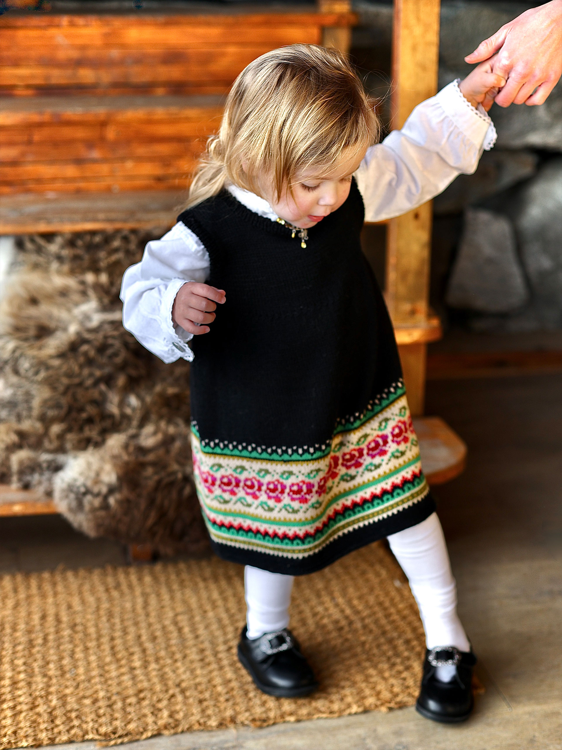 321S-07b PIEROSA ärmlös festdrakt