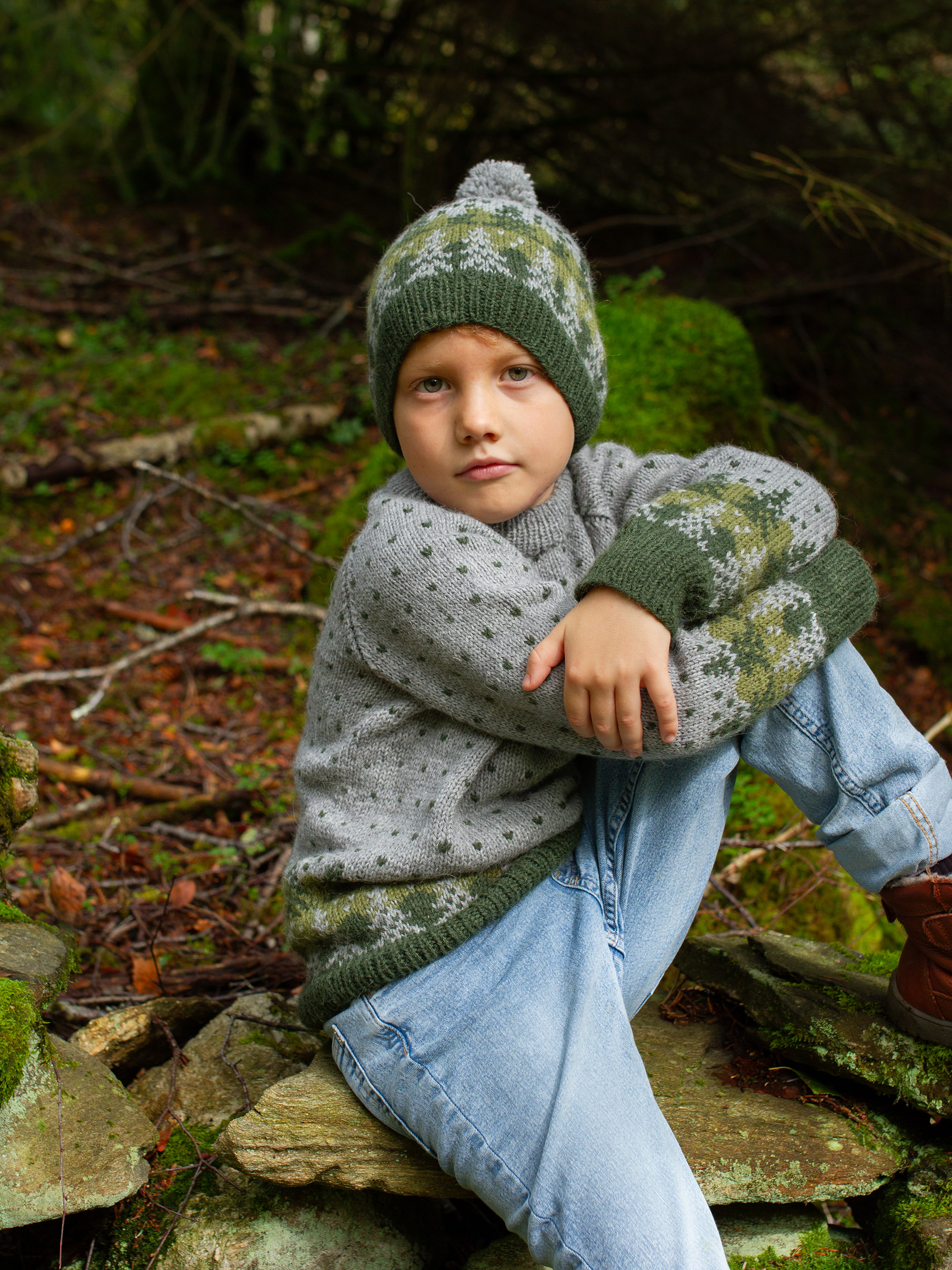 424K-02b PINEWOOD tröja & mössa