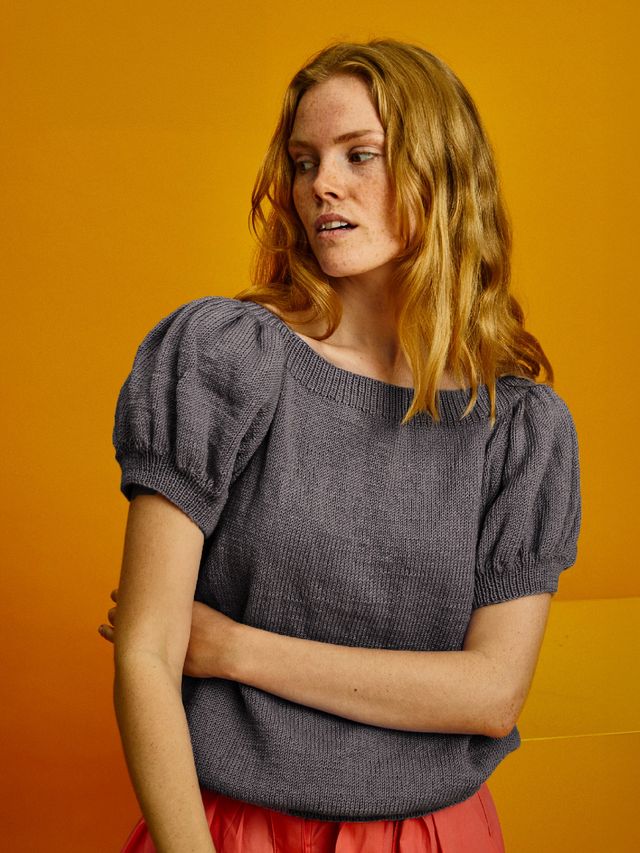 Koksgrå sommerstrikk med korte puffermer