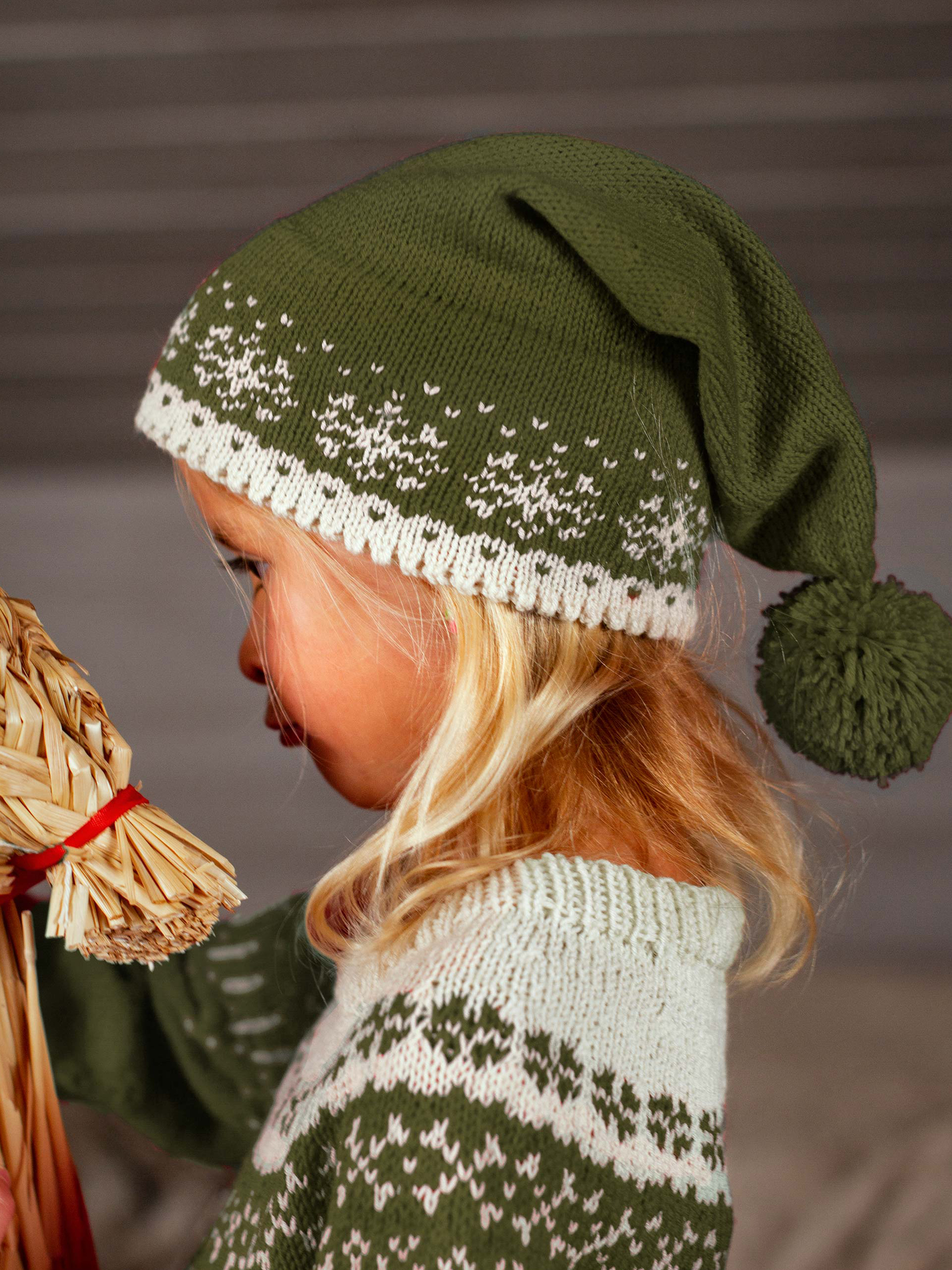 STJÄRNFALL tomteluva oliv/kitt