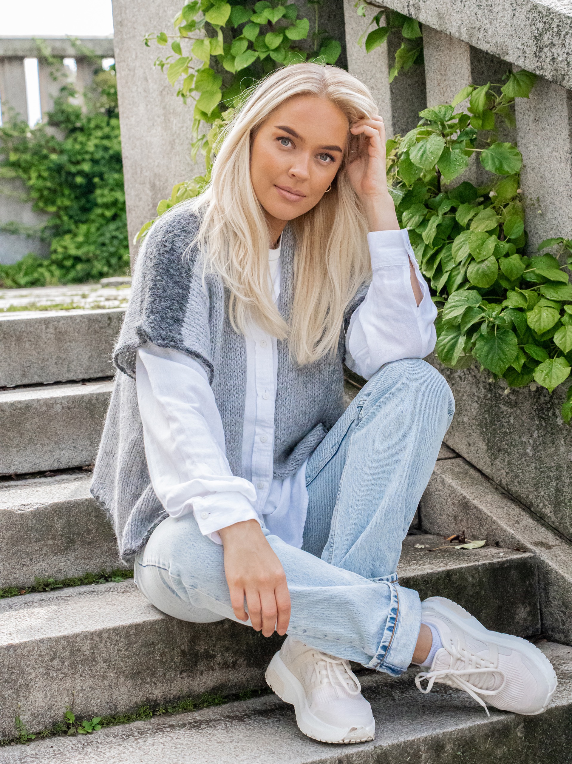 TRUE TONES väst grå