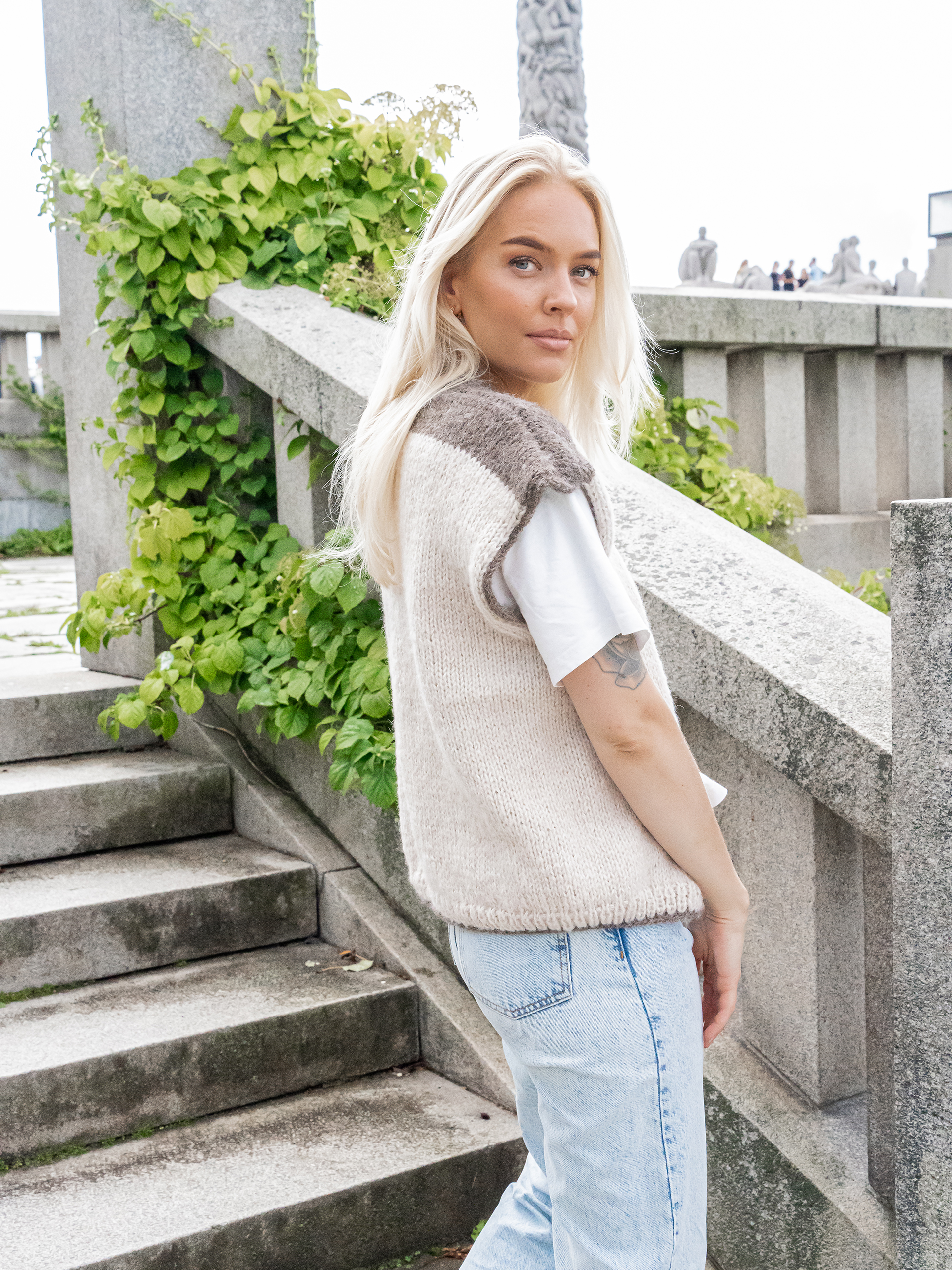 TRUE TONES väst latte