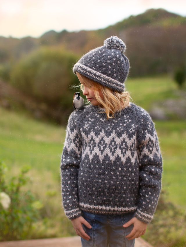 VIKSEMARKA tröja & mössa grå