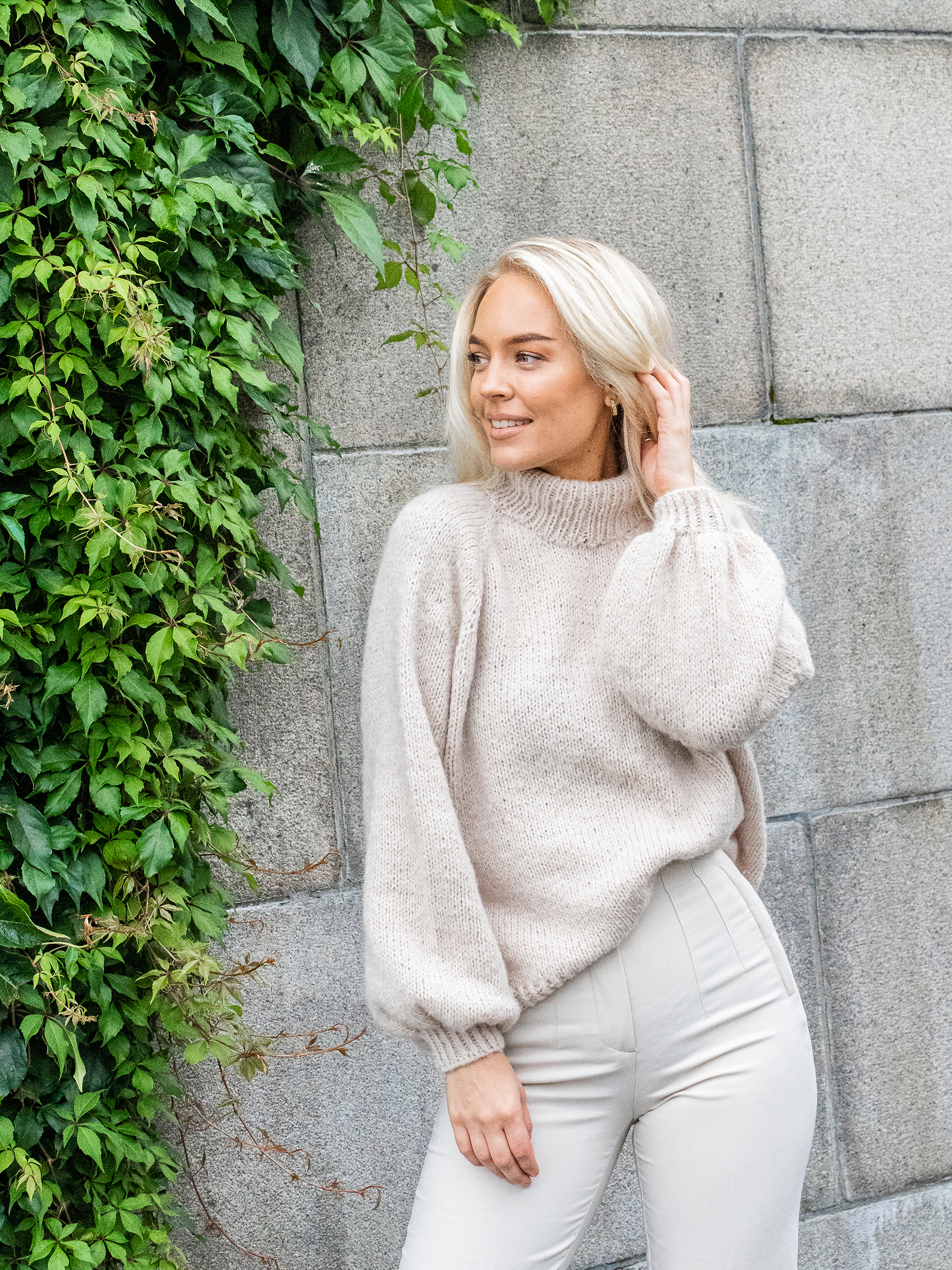 WANTED sweater latte