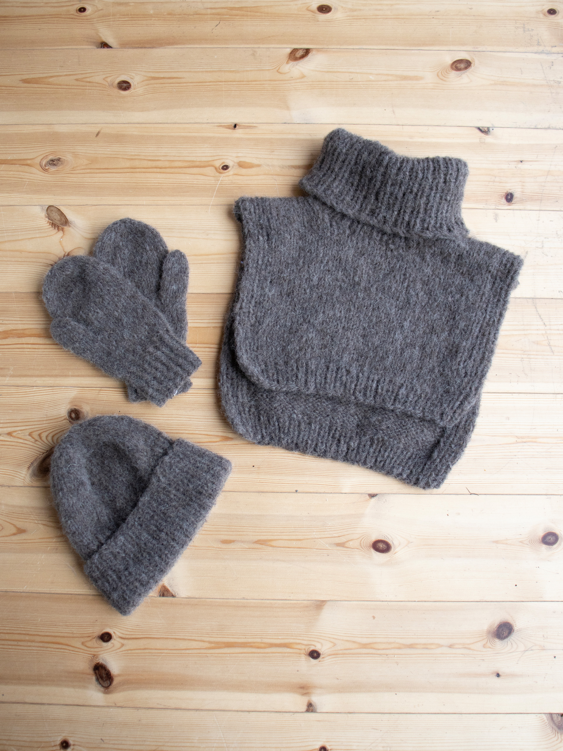 115-09 Rim Mössa, vantar och halsduk