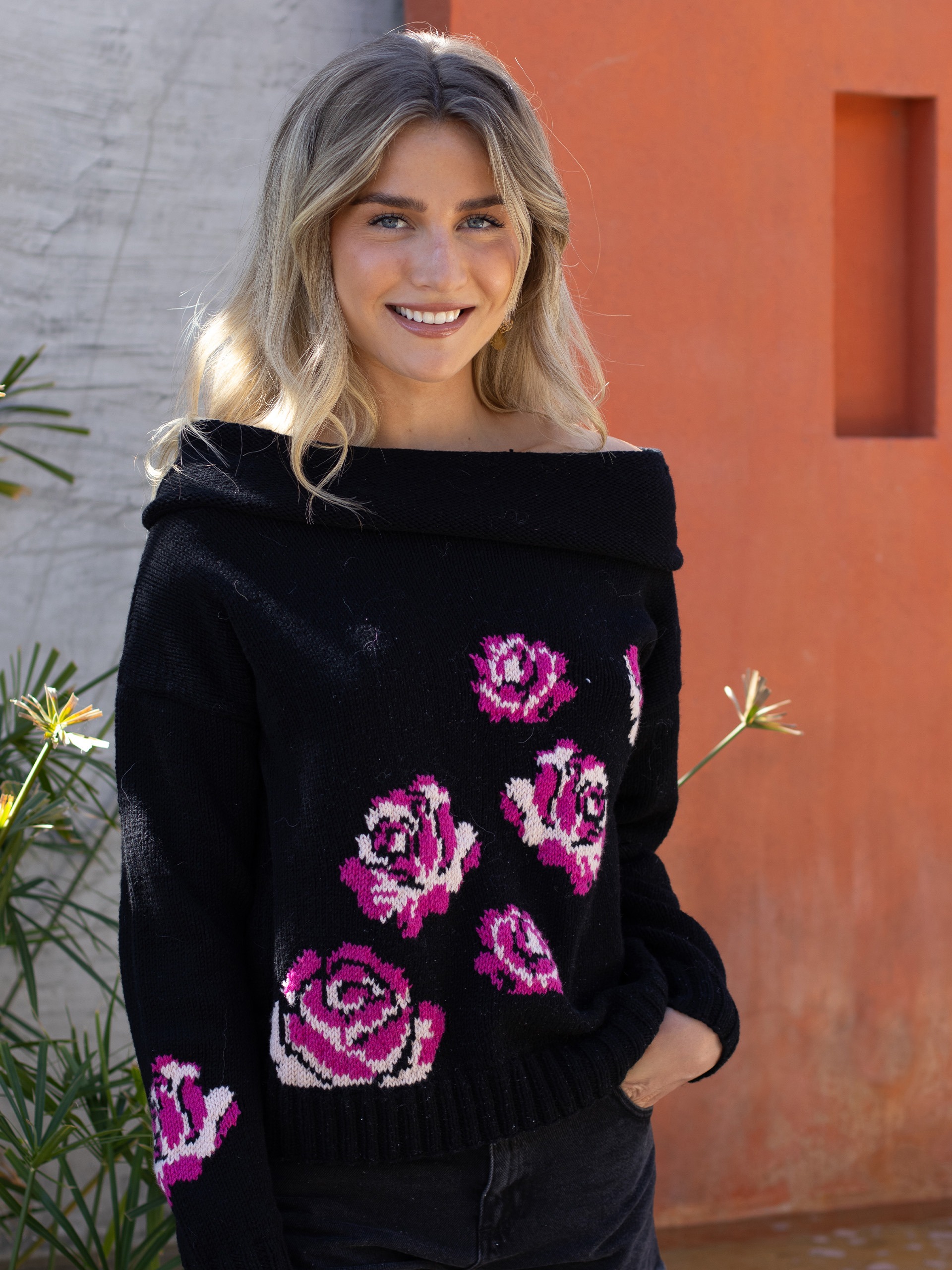 12-11 Lively roses genser