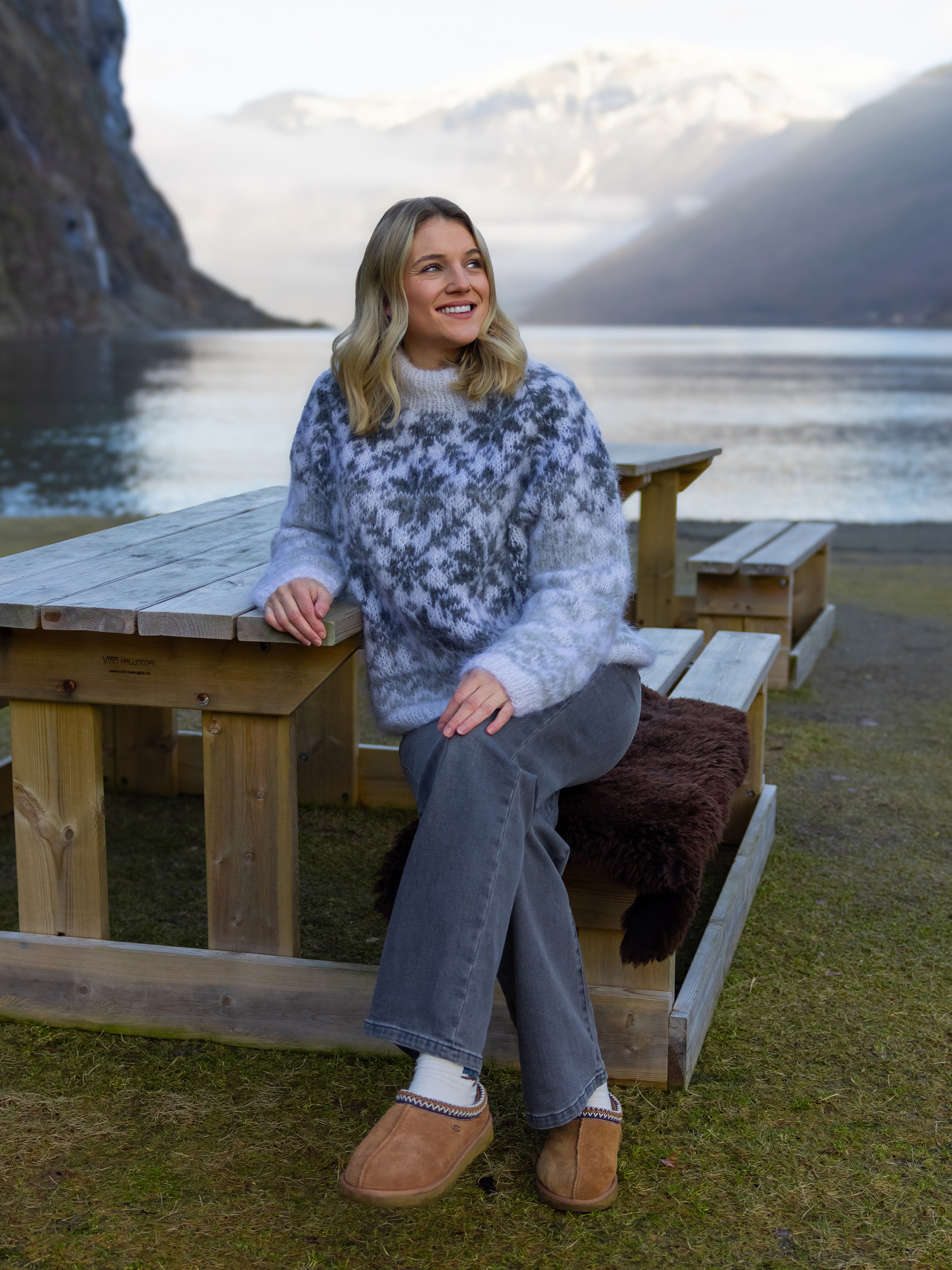 125-16b Carly genser (Påfugl in Paris og Caness)