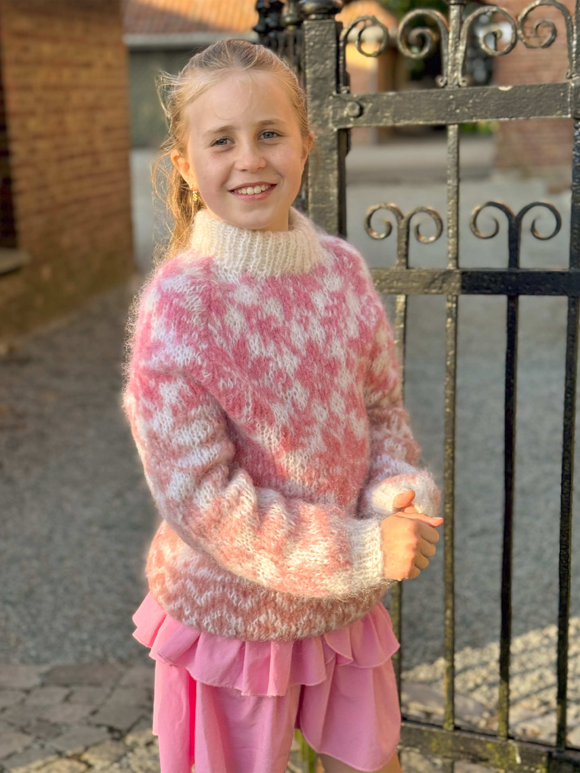 125-23 Carly barntröja (Påfugl in Paris + Caness)