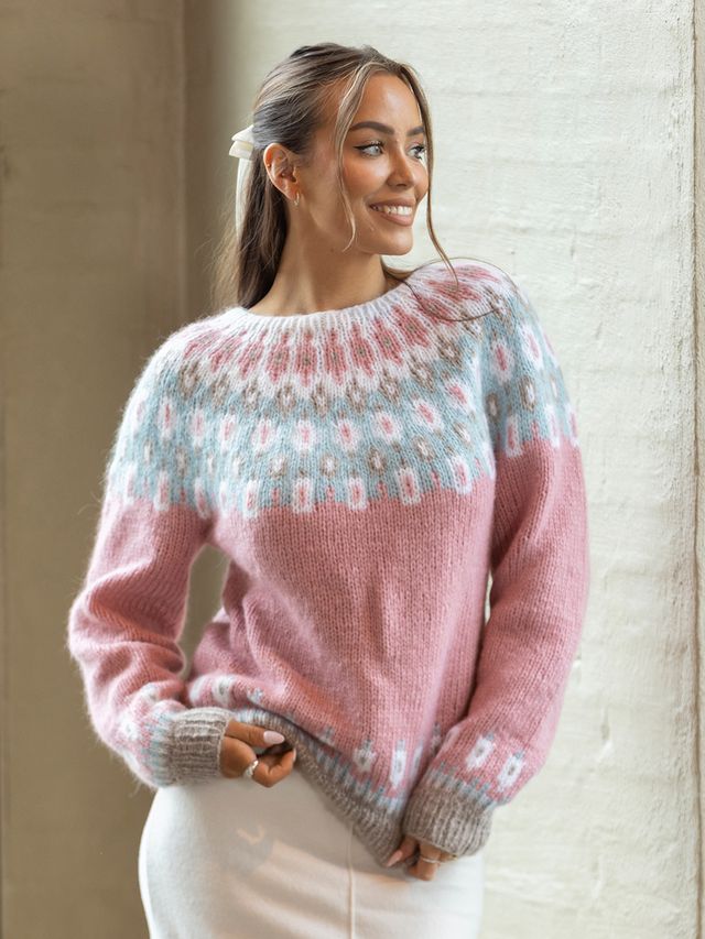 2415-13 Målfrid genser by Mie Cappelen