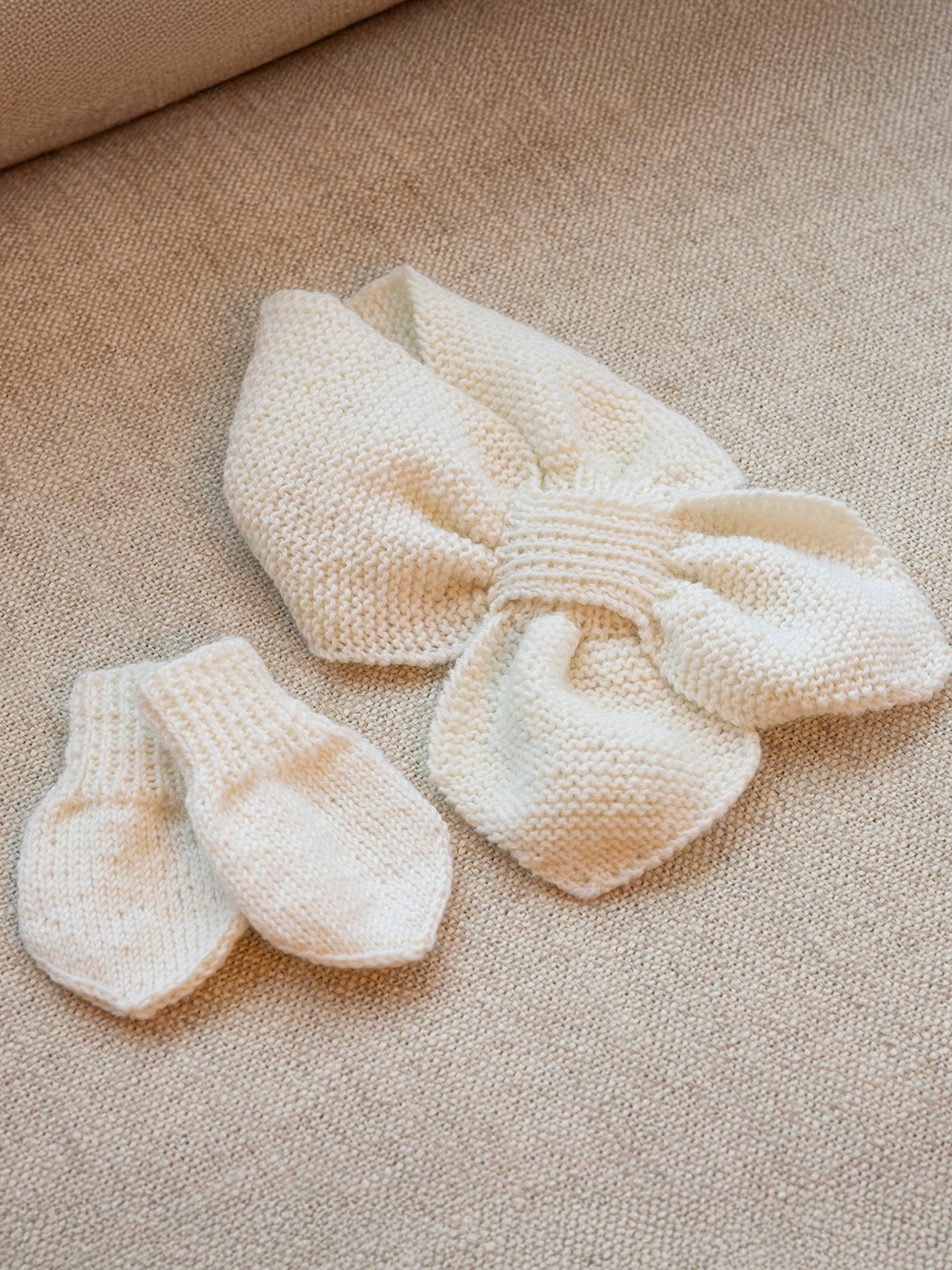 2506-10 Ulli vantar och halsduk