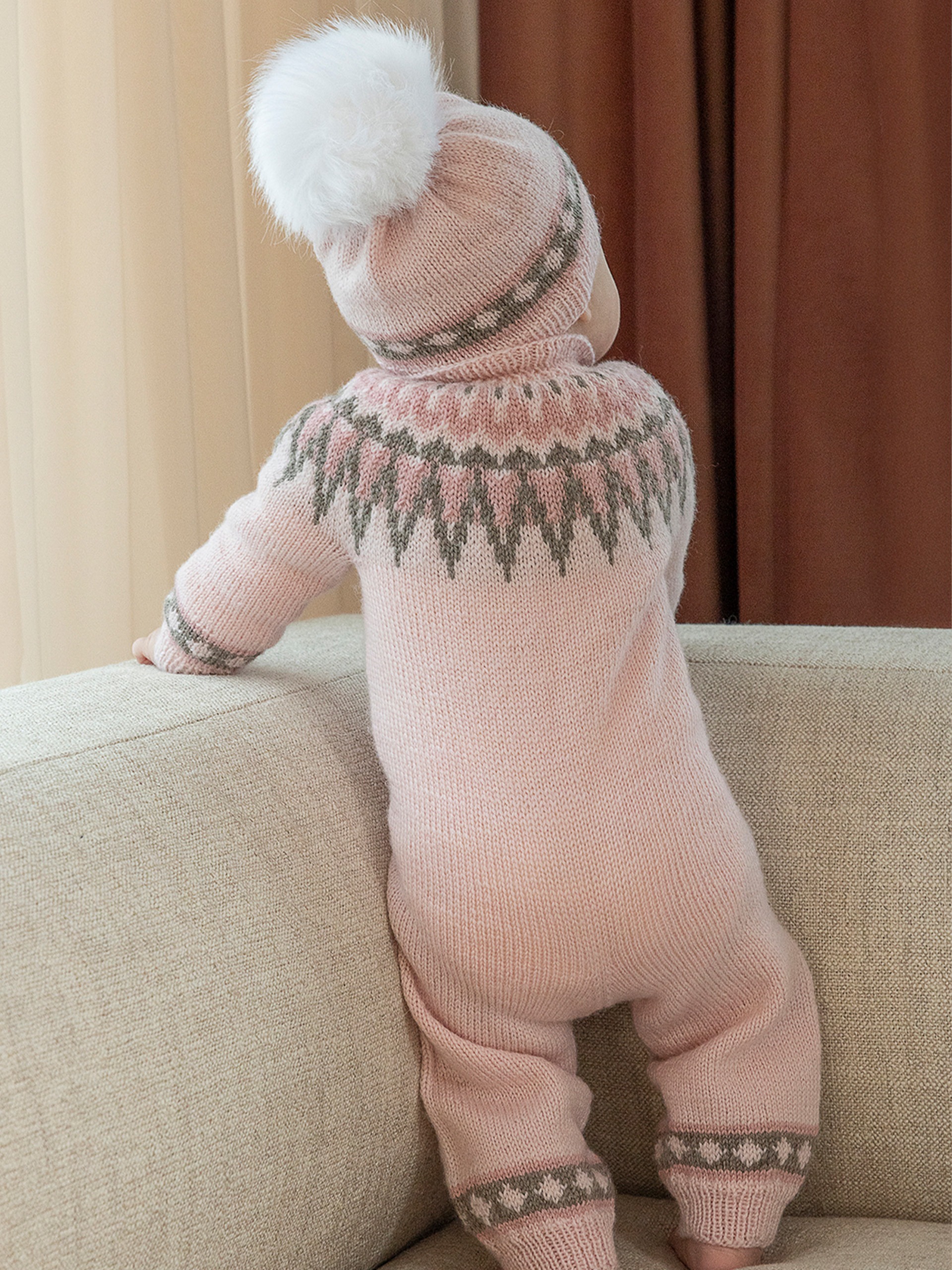 2506-4 Oldefar dress og hatt