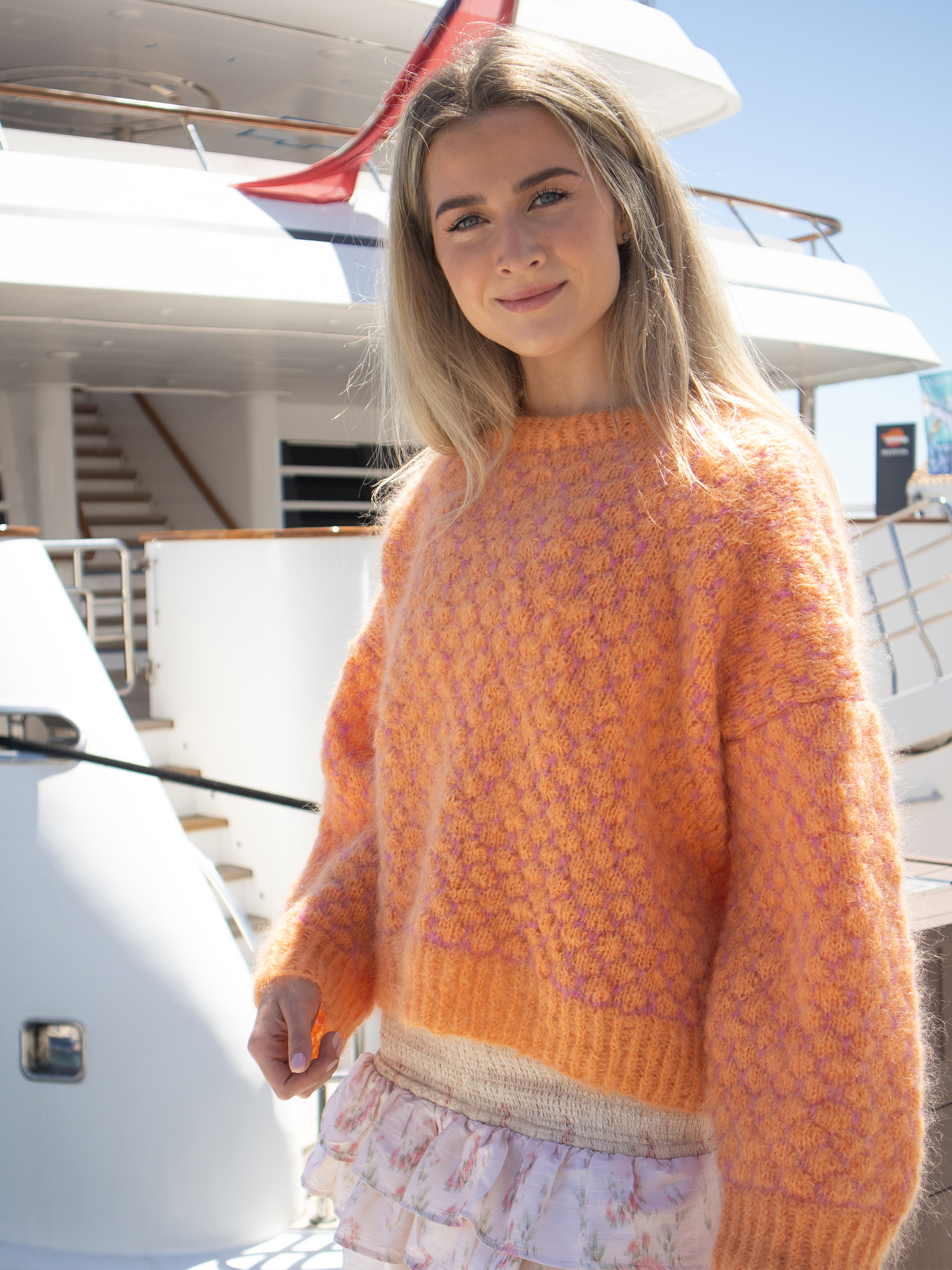 09-08a Bumble genser